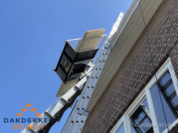 Dakgoot vervangen met dakdekkerslift in De Bilt Dakgoot vervangen met dakdekkerslift in De Bilt